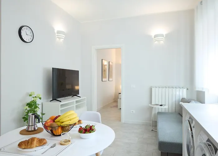6 Tram Stops To Center - San Donato Apartment