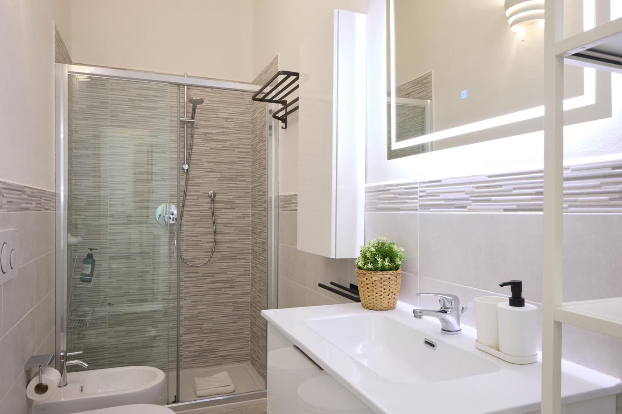 6 Tram Stops To Center - San Donato Apartment *